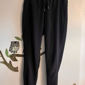 Lululemon On the Fly jogger.